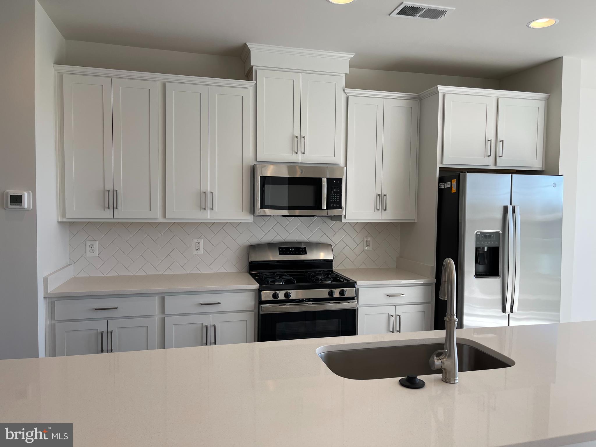 LAKE FREDERICK - Residential Lease