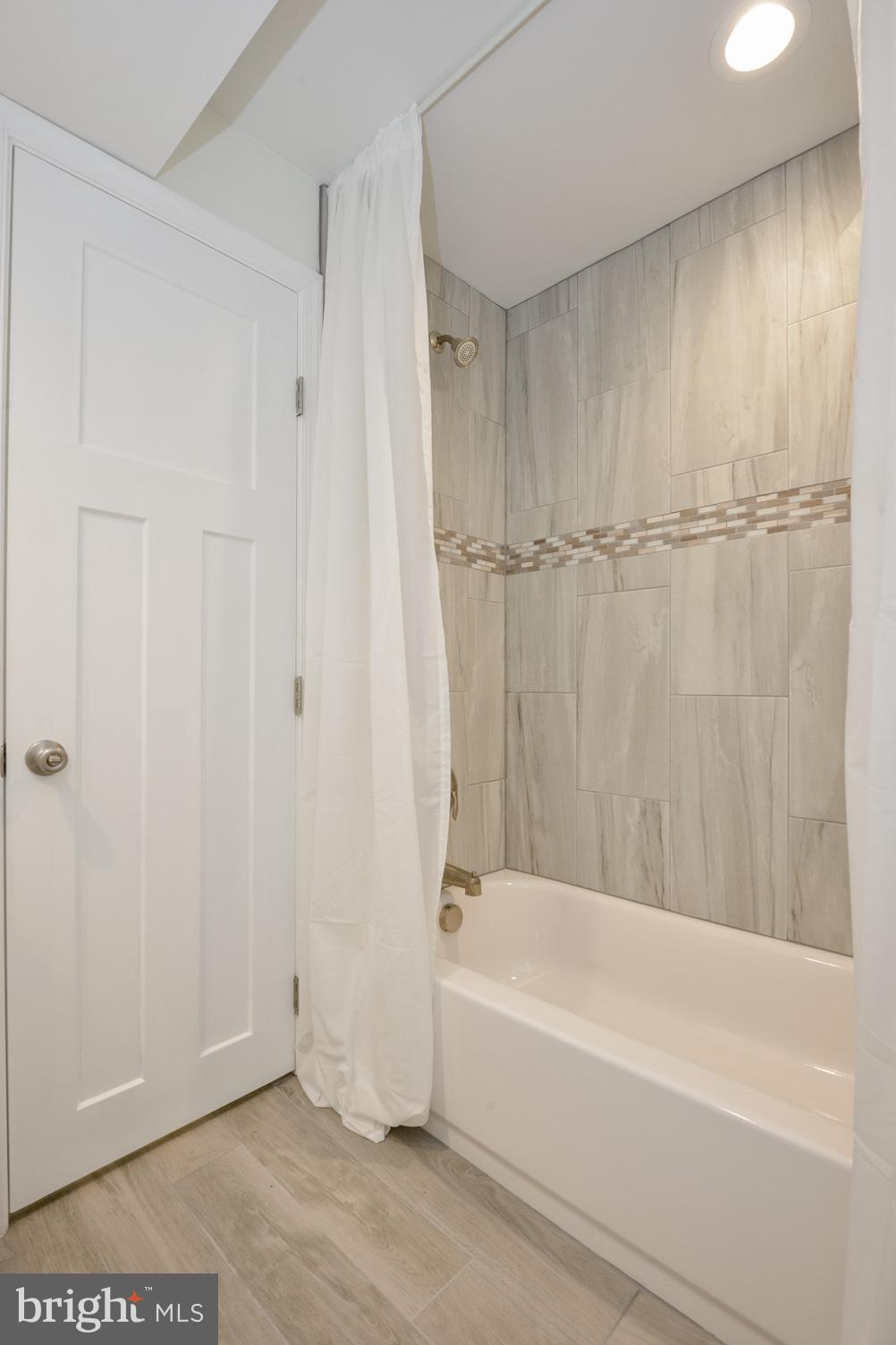 CHELSEA BEACH - Residential Lease