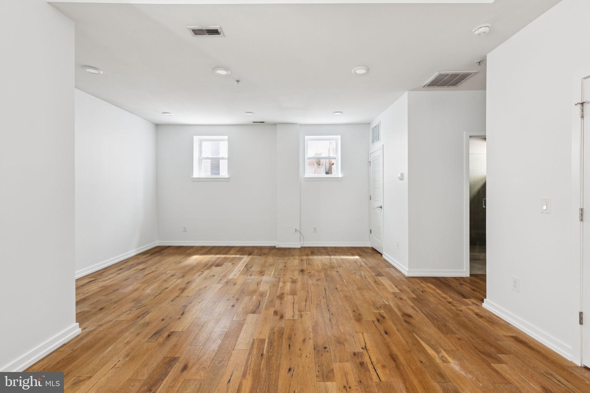 EAST KENSINGTON - Residential Lease