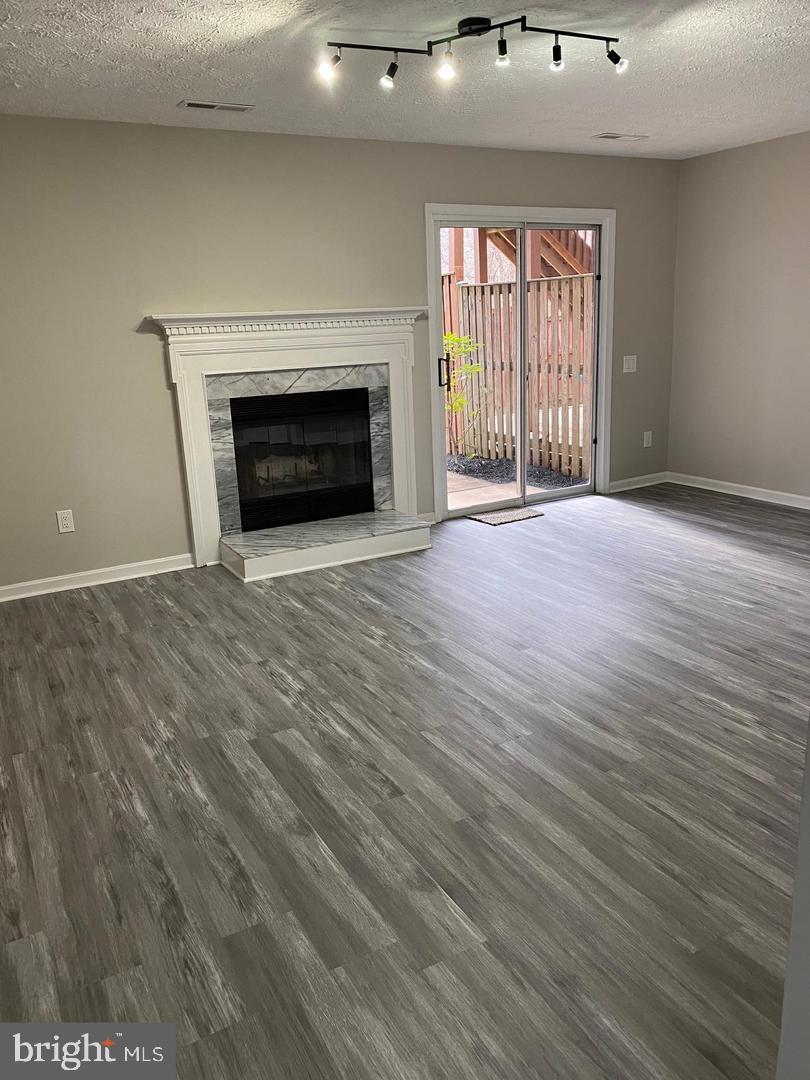 SPRING RIDGE - Residential