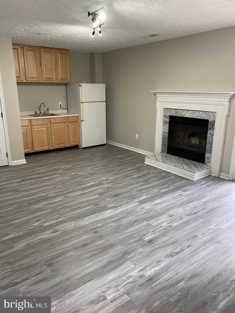 SPRING RIDGE - Residential