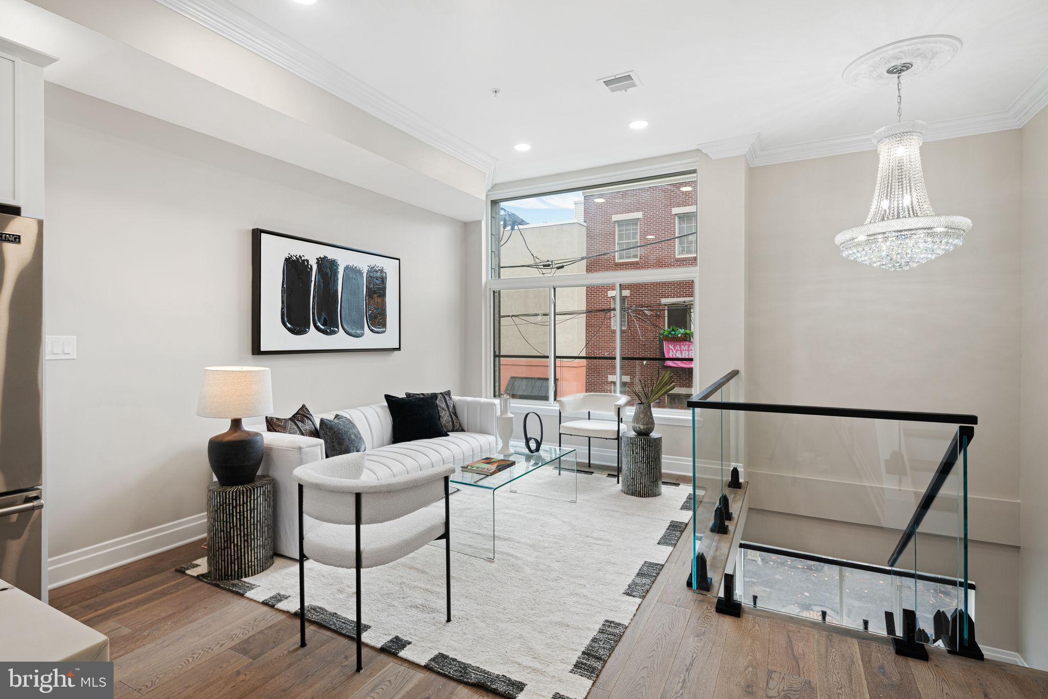 QUEEN VILLAGE - Residential