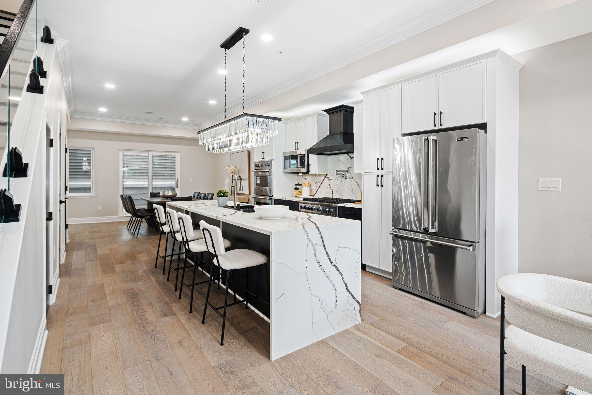QUEEN VILLAGE - Residential