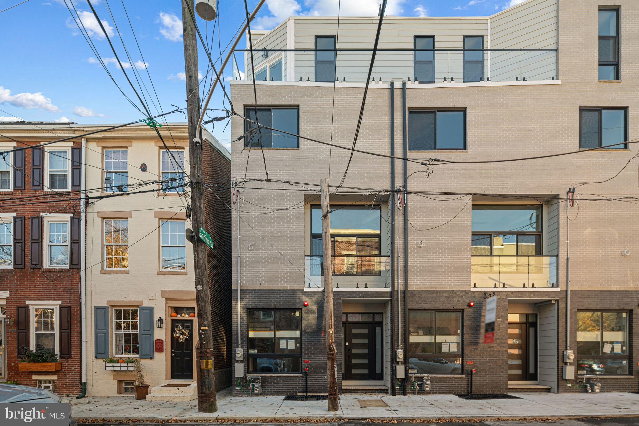 QUEEN VILLAGE - Residential