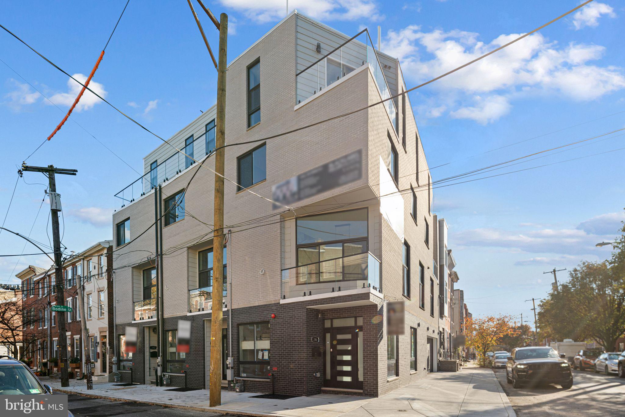 QUEEN VILLAGE - Residential