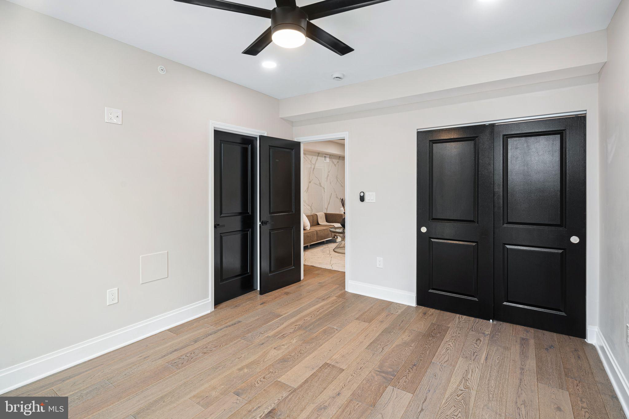 QUEEN VILLAGE - Residential
