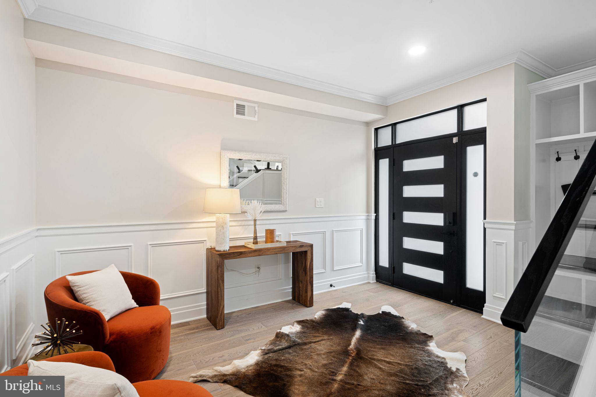 QUEEN VILLAGE - Residential