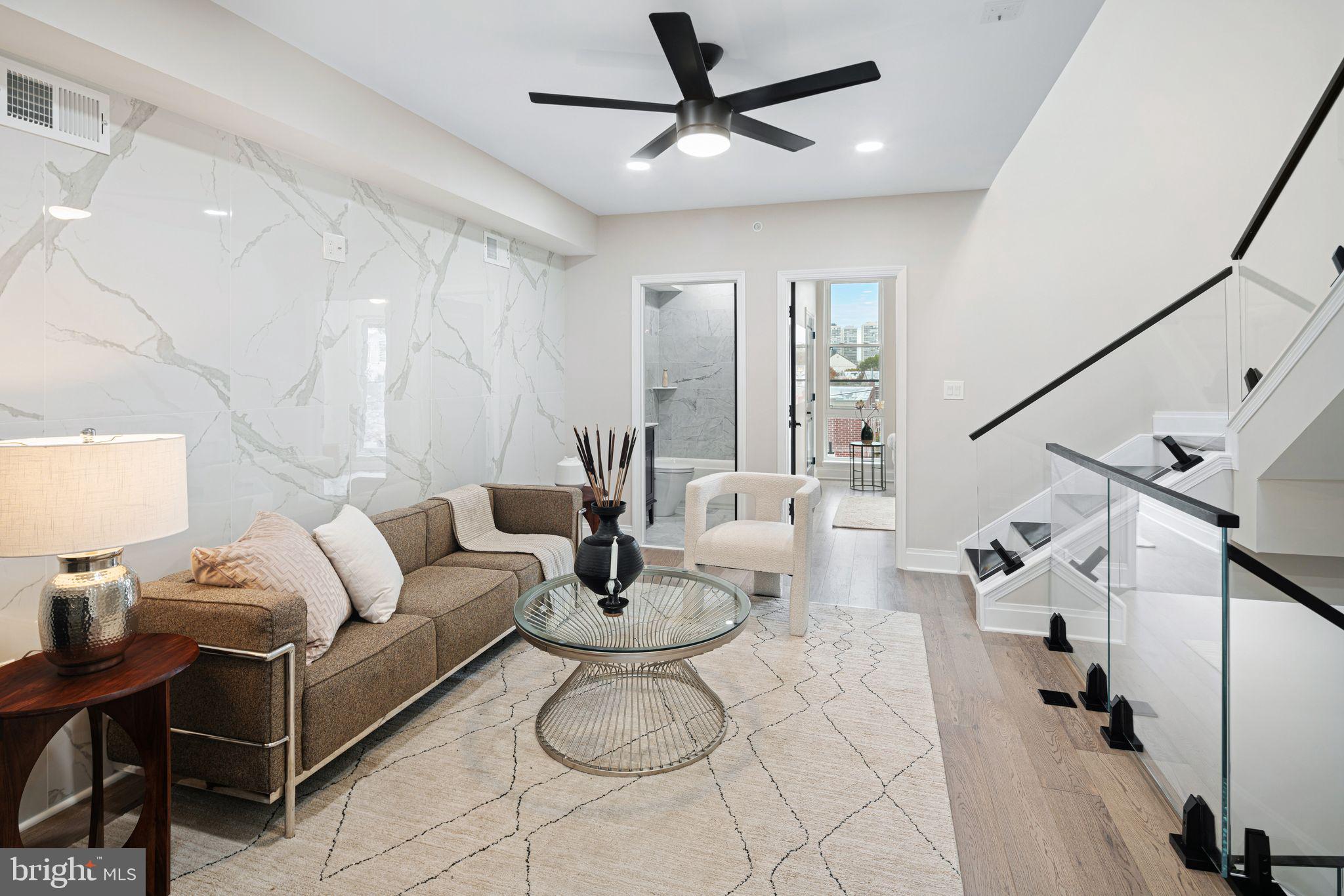 QUEEN VILLAGE - Residential