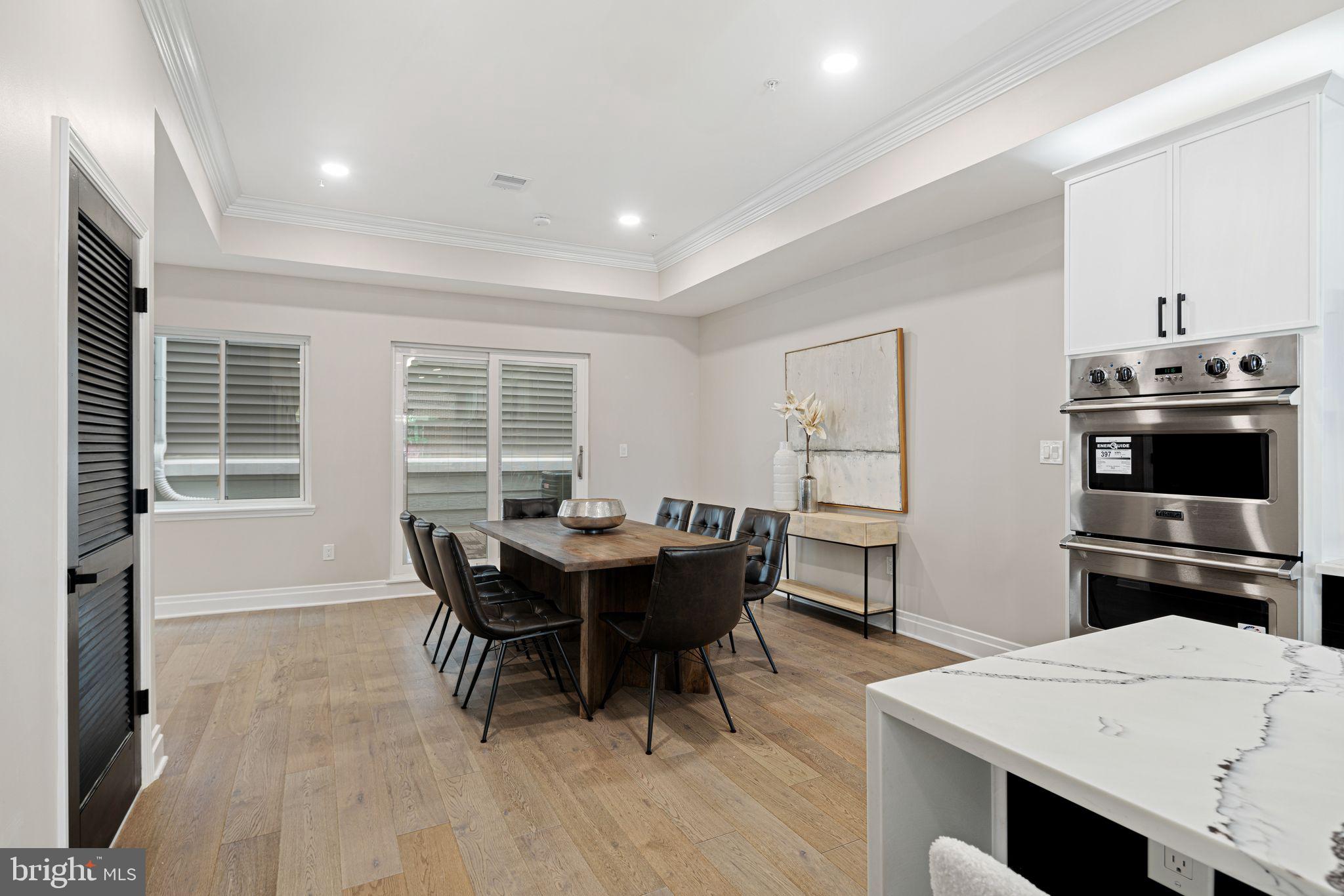 QUEEN VILLAGE - Residential