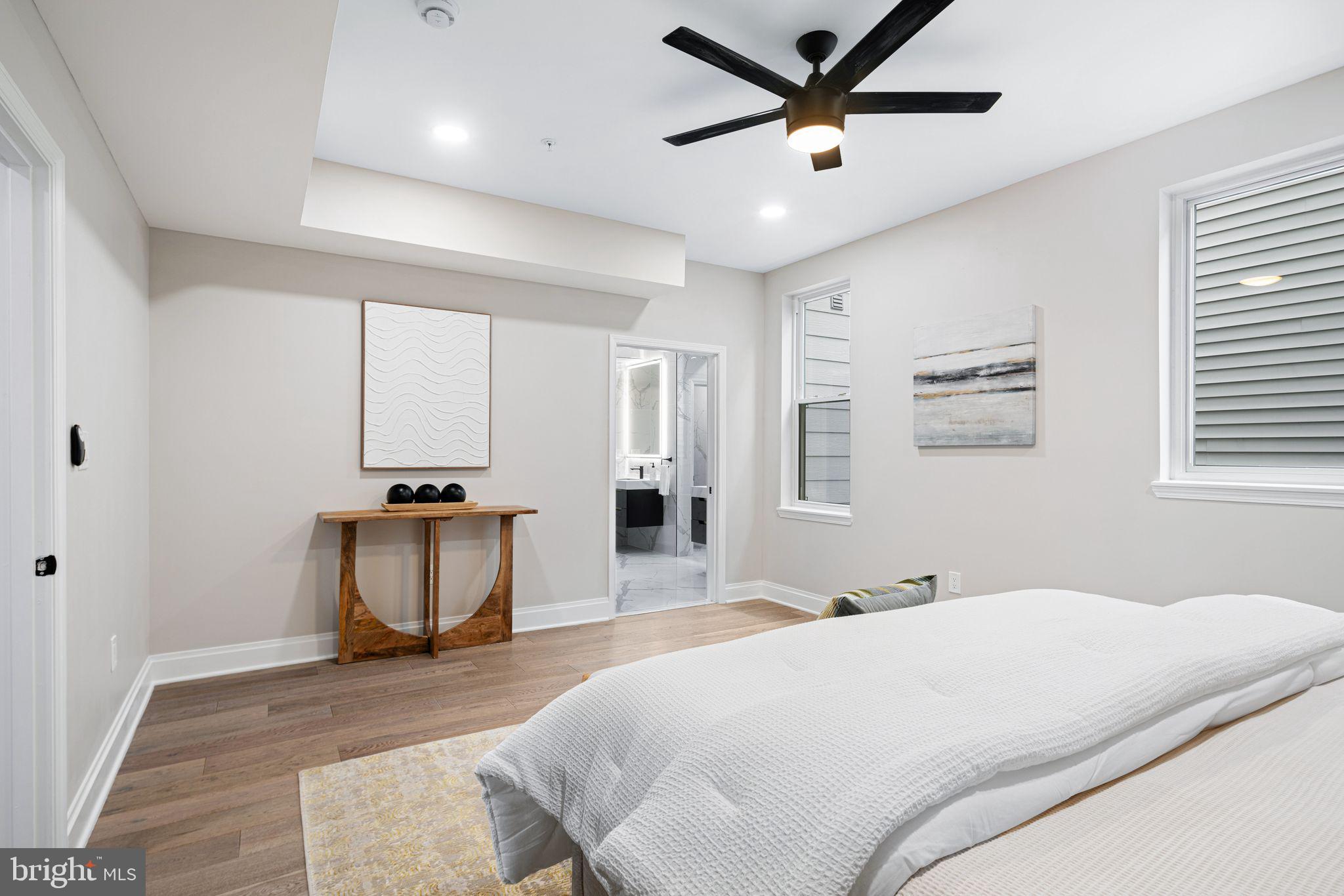 QUEEN VILLAGE - Residential