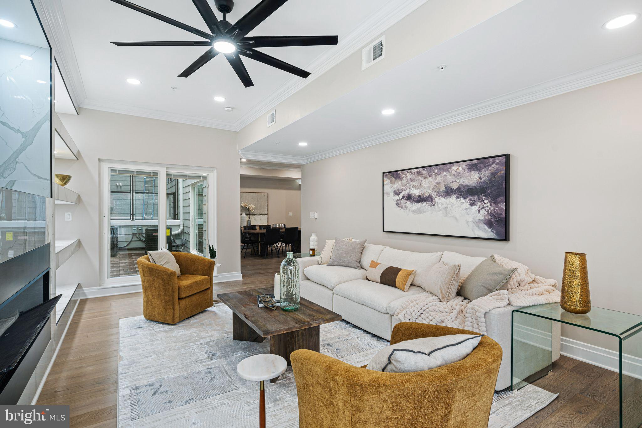 QUEEN VILLAGE - Residential