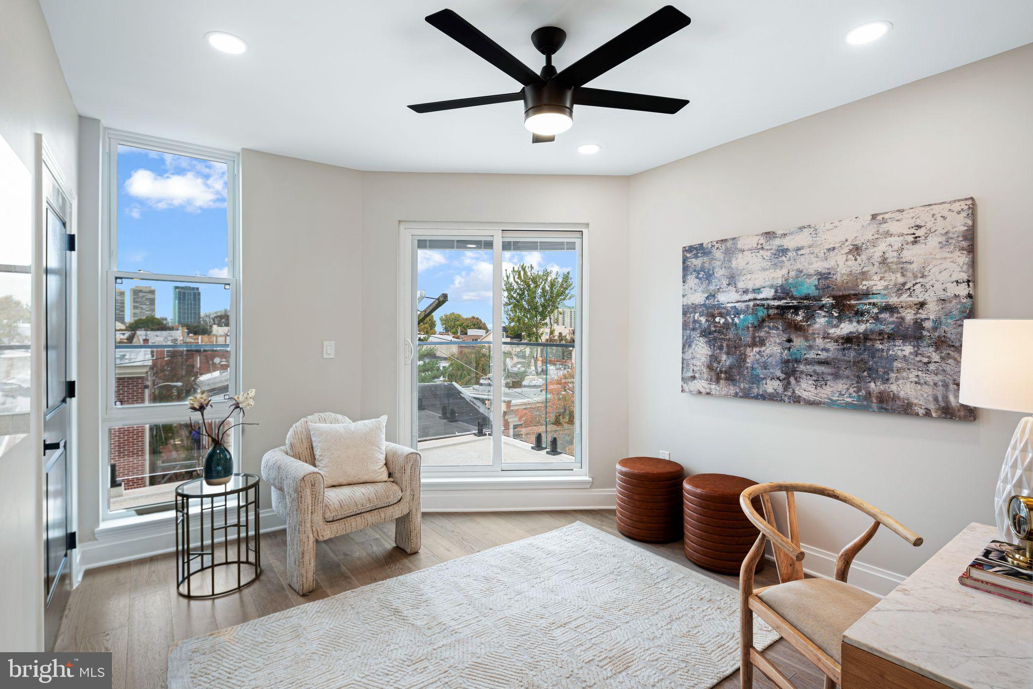 QUEEN VILLAGE - Residential