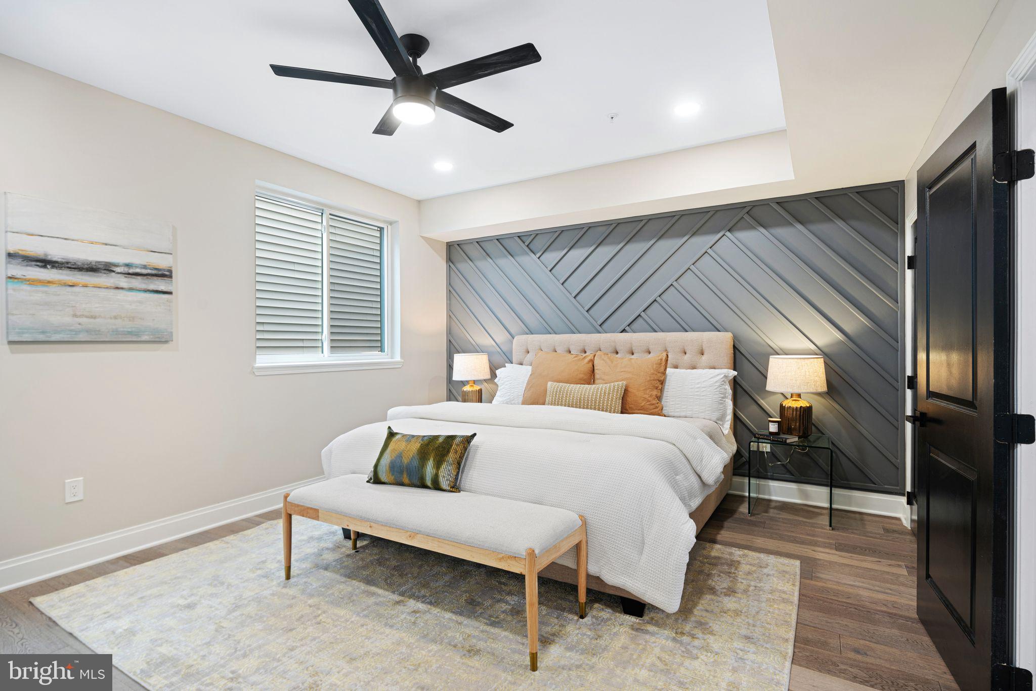 QUEEN VILLAGE - Residential