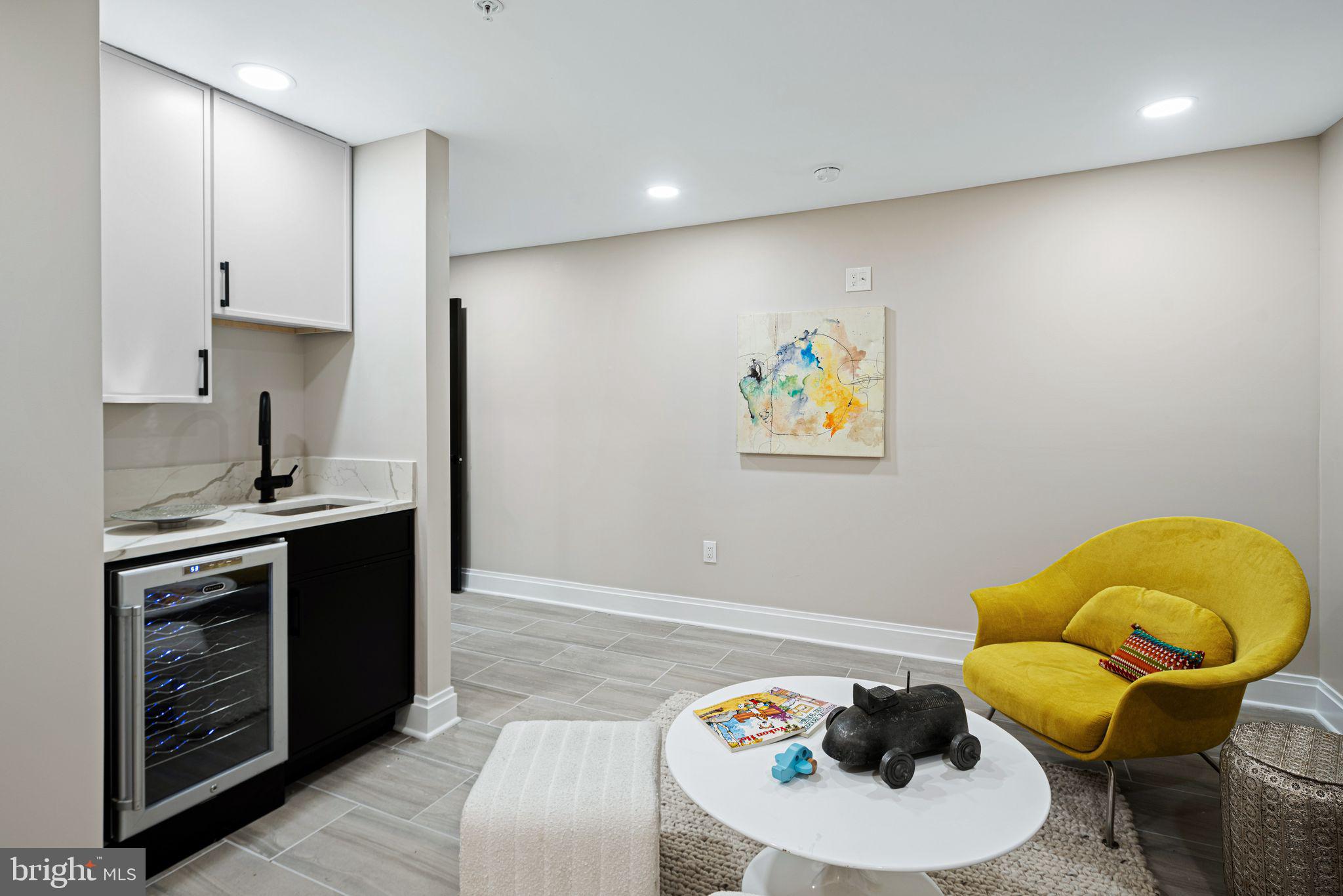 QUEEN VILLAGE - Residential