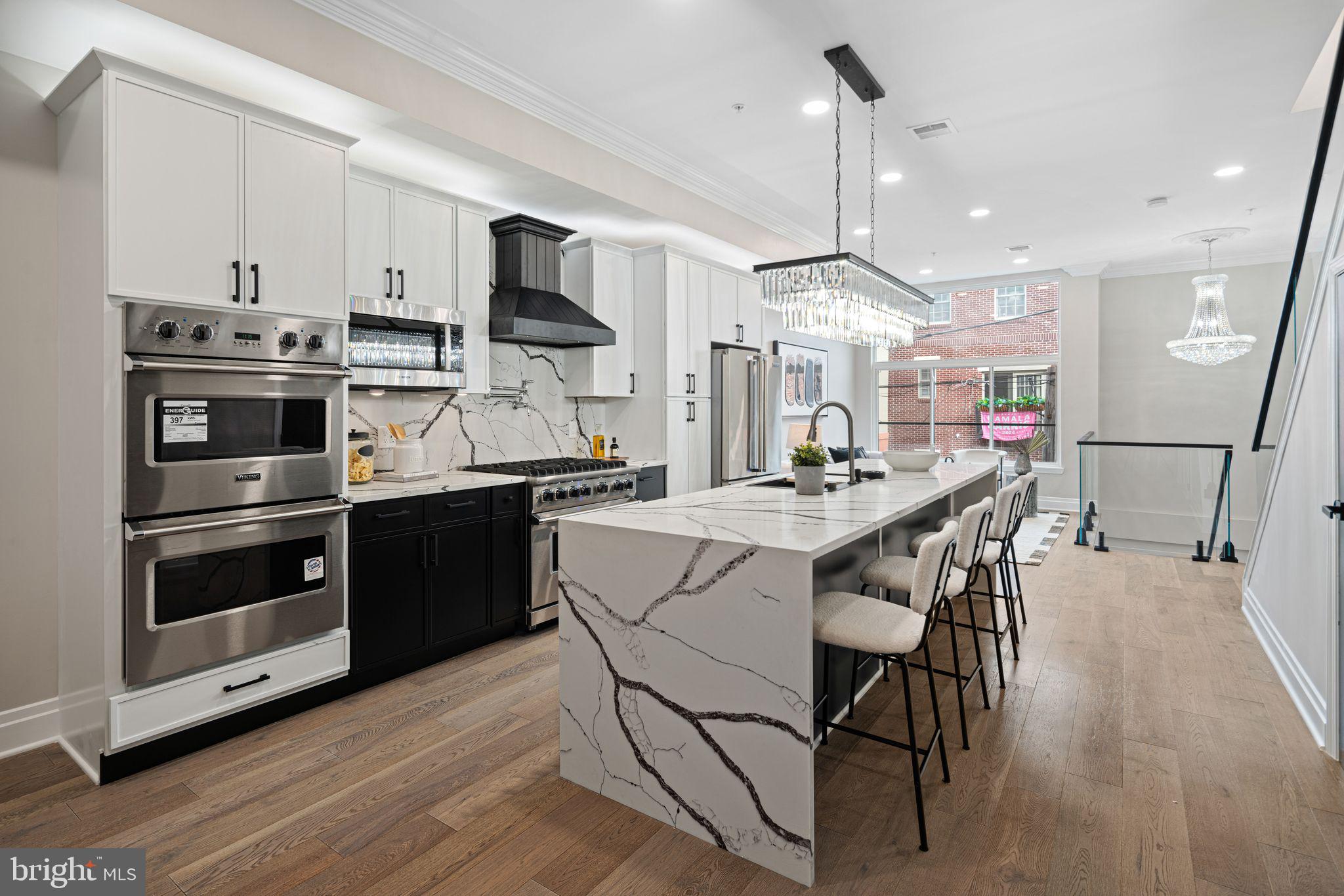 QUEEN VILLAGE - Residential