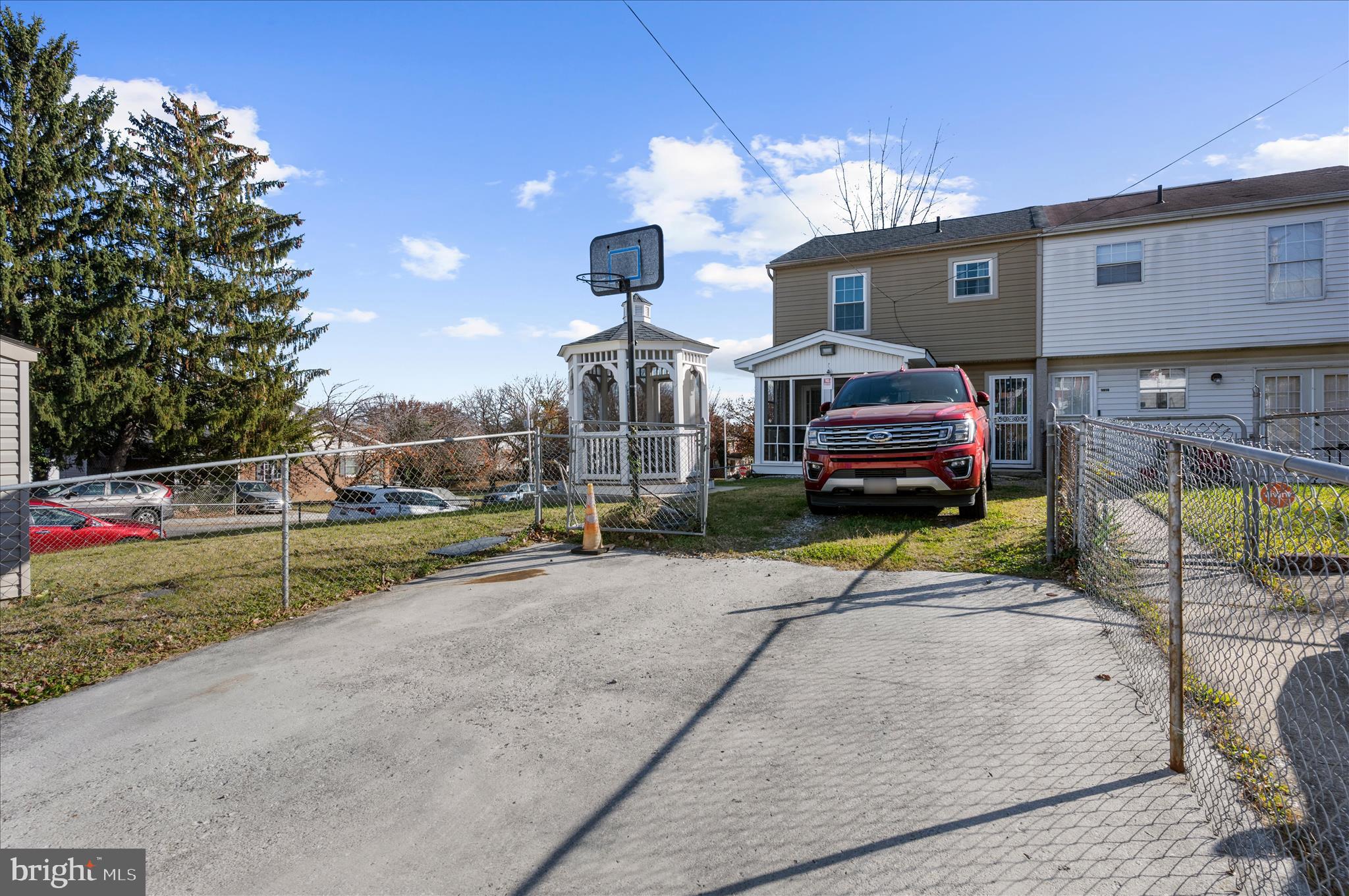 RAMBLEWOOD - Residential