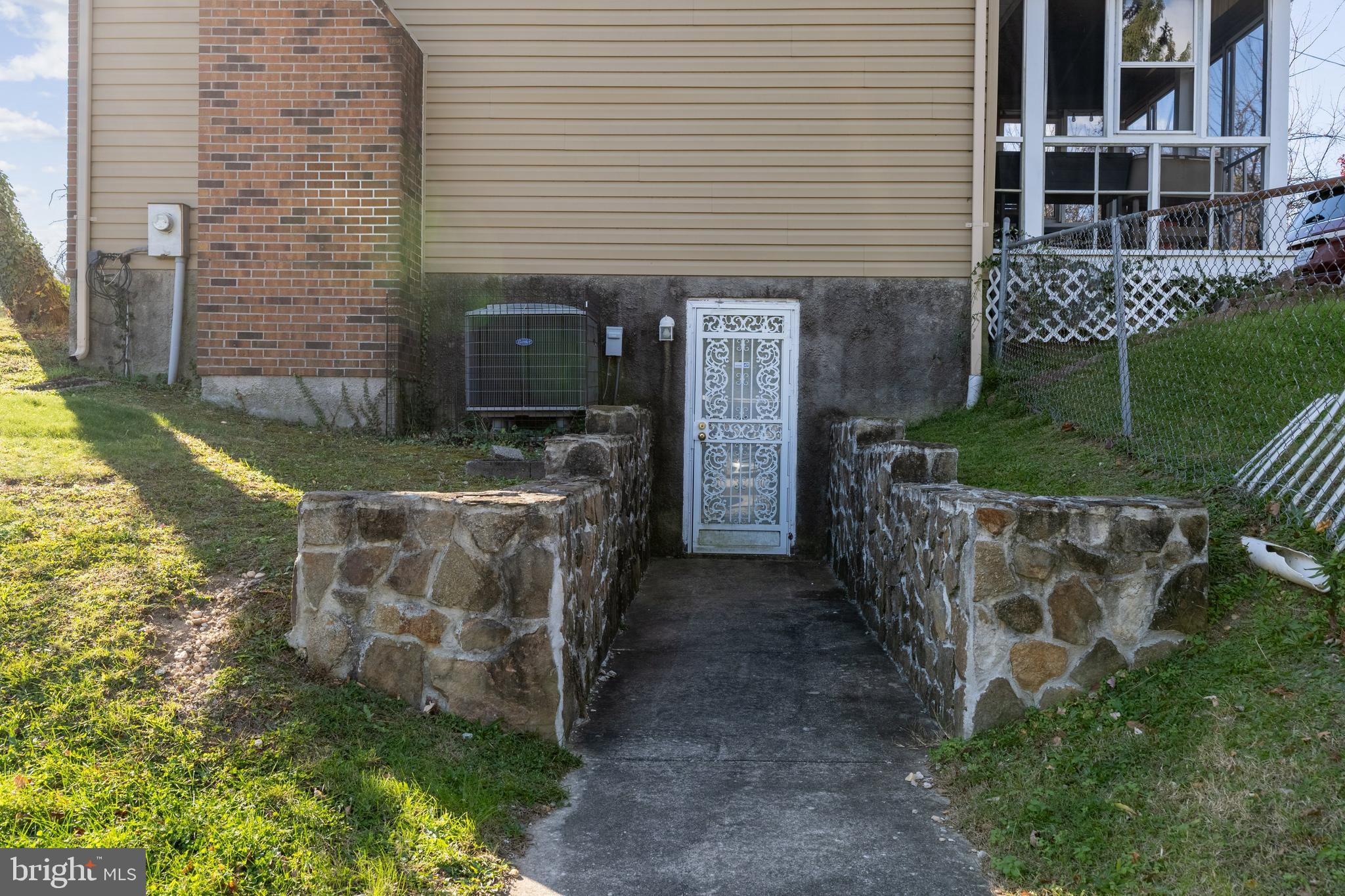 RAMBLEWOOD - Residential