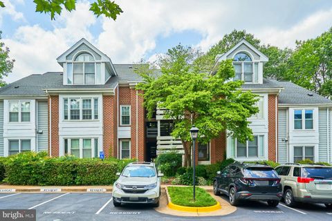 Photo of 3152 Anchorway Court #H, FALLS CHURCH, VA 22042 (MLS # VAFX2313286)