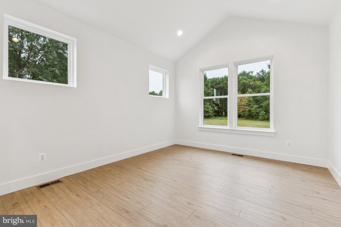 ELKWOOD - Residential