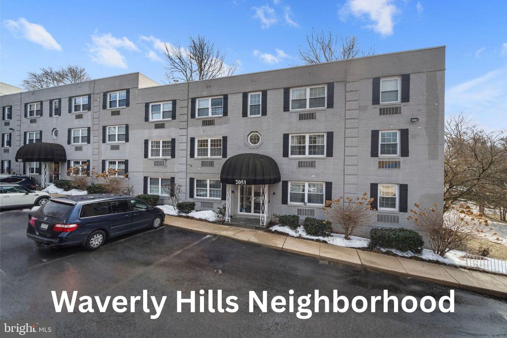 Photo of 2051 N Woodstock Street #201, ARLINGTON, VA 22207 (MLS # VAAR2068988)