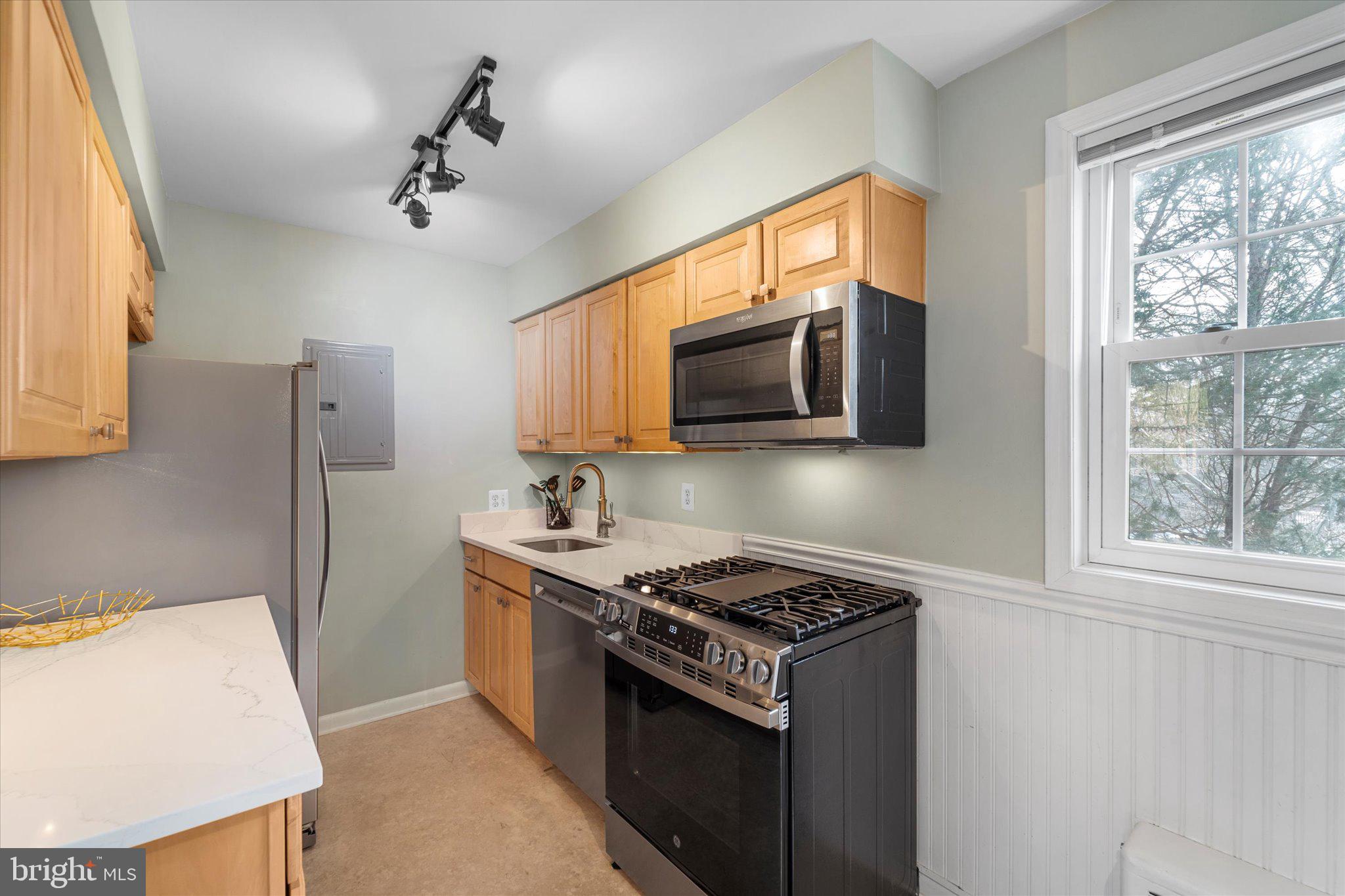 2051 N WOODSTOCK STREET 201