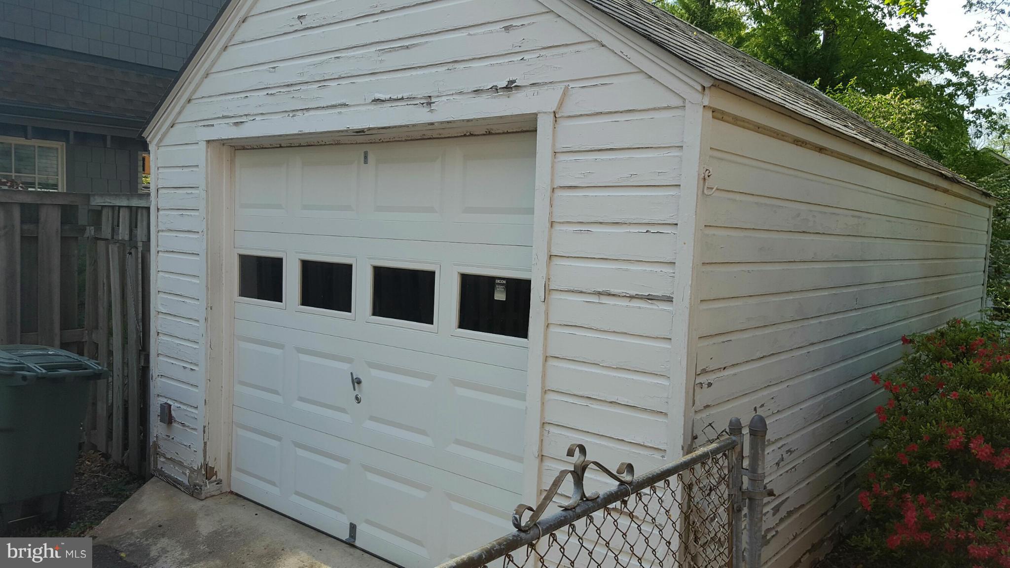 SHIRLEY WOODS - Residential Lease