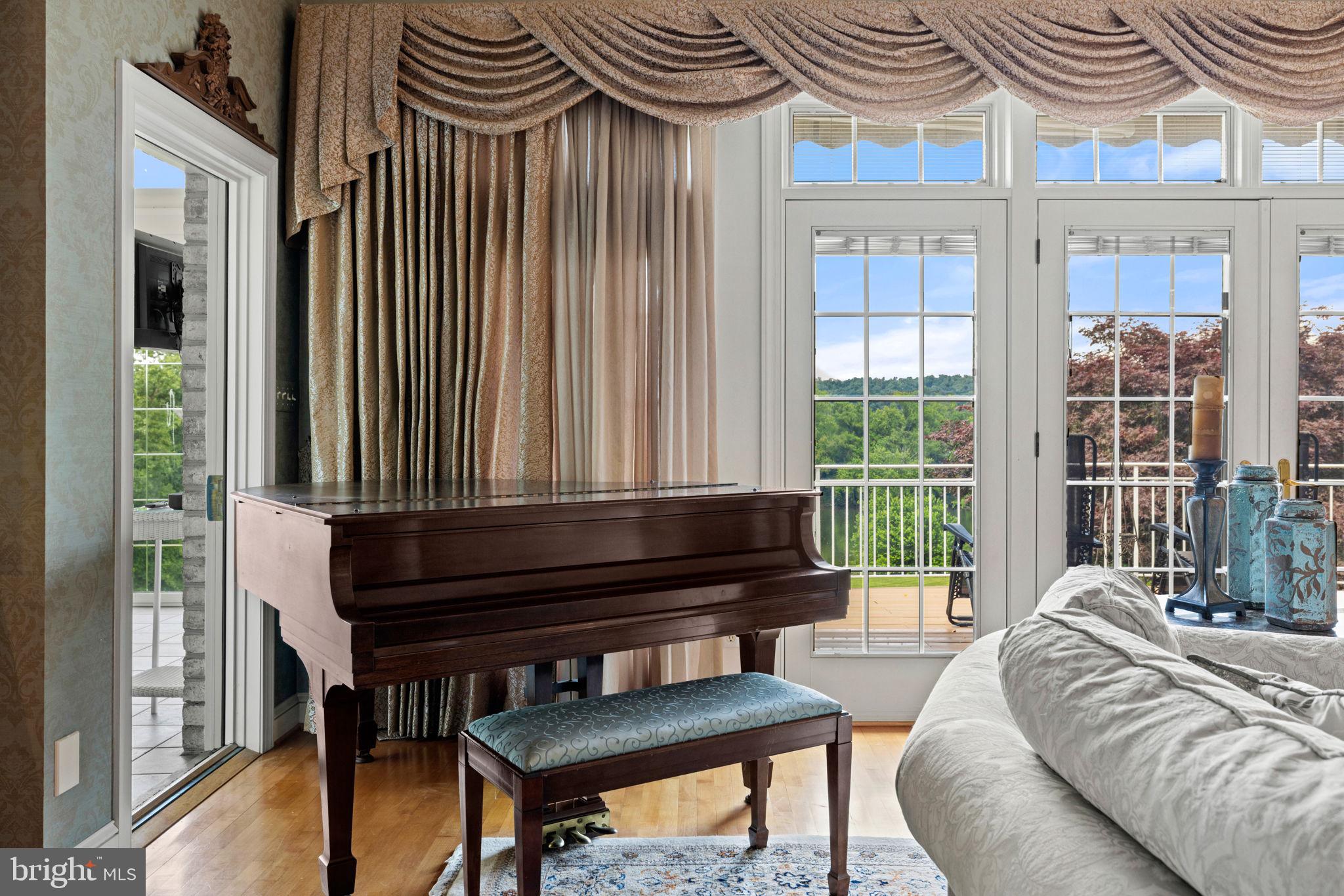 KINGSBROOKE ON THE POTOMAC - Residential