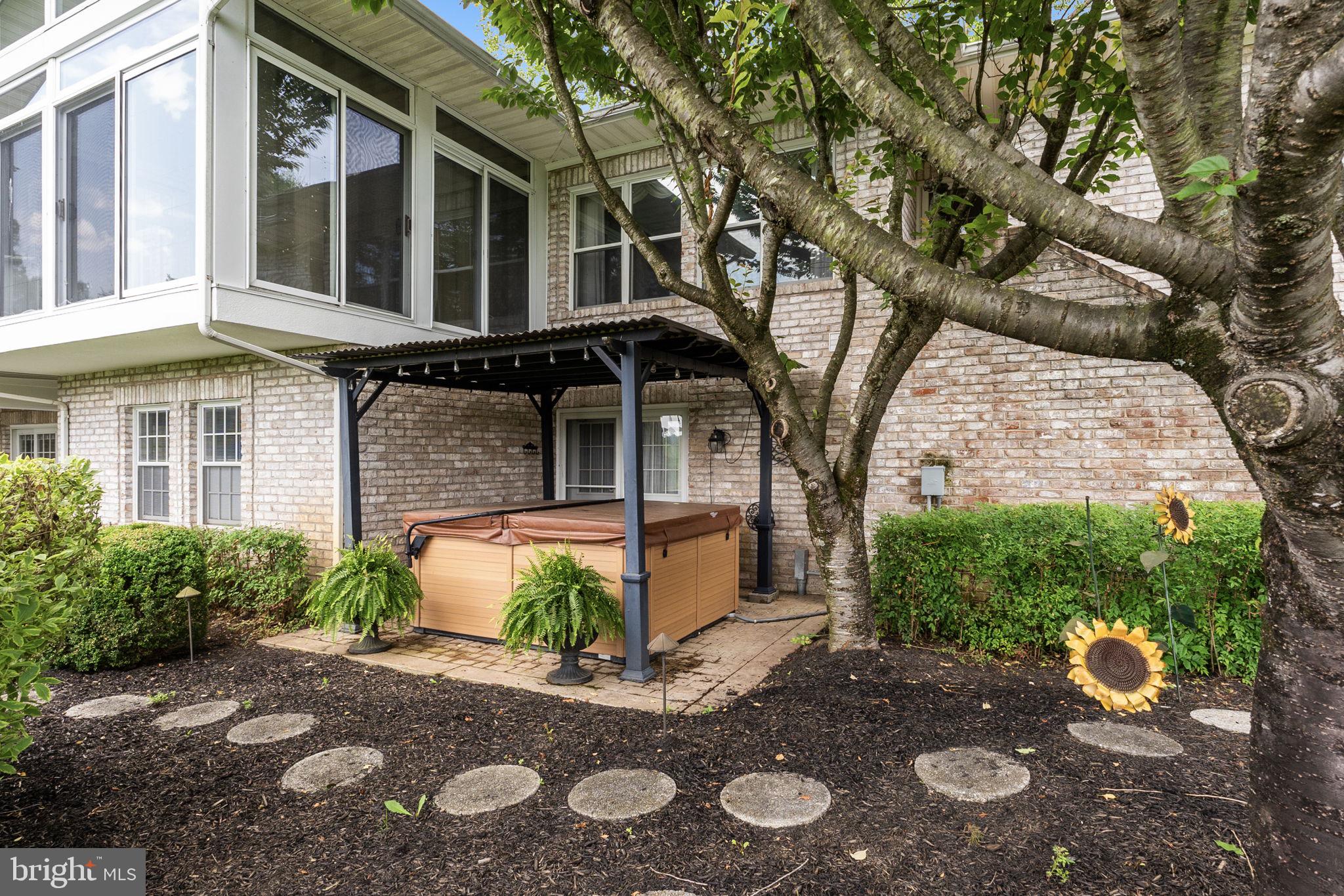 KINGSBROOKE ON THE POTOMAC - Residential