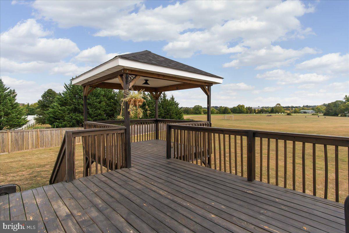 MAUGANS MEADOWS - Residential