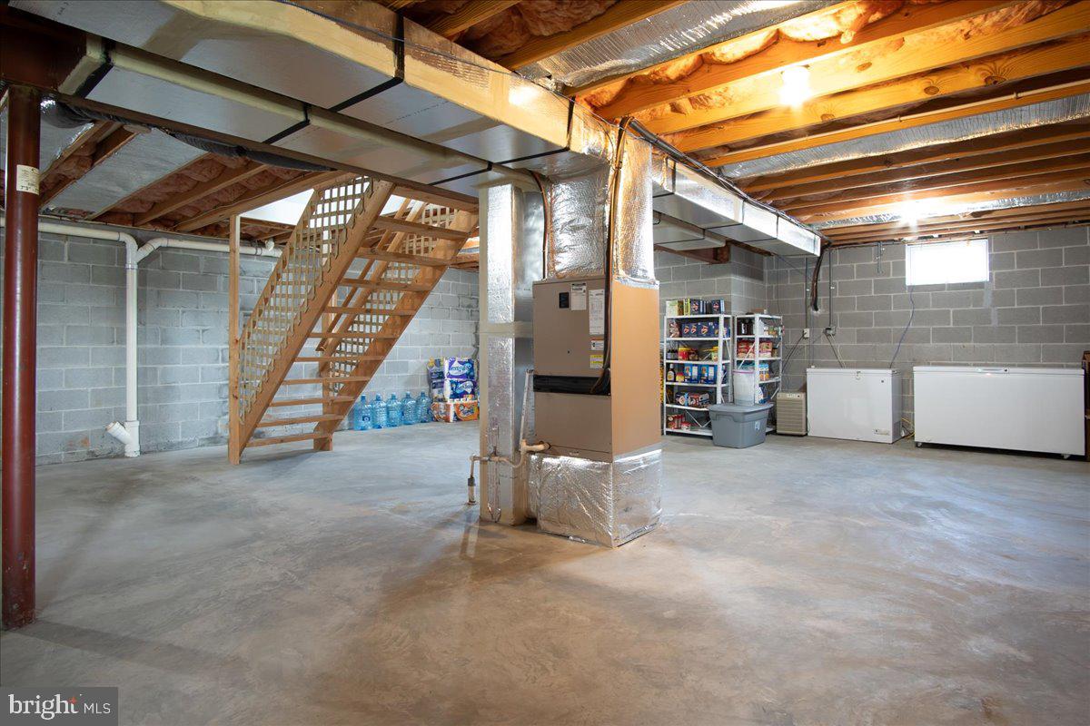 MAUGANS MEADOWS - Residential