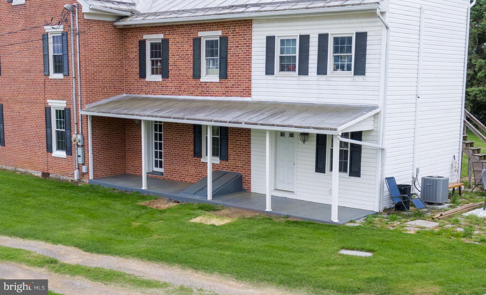 1554 HOLLY PIKE