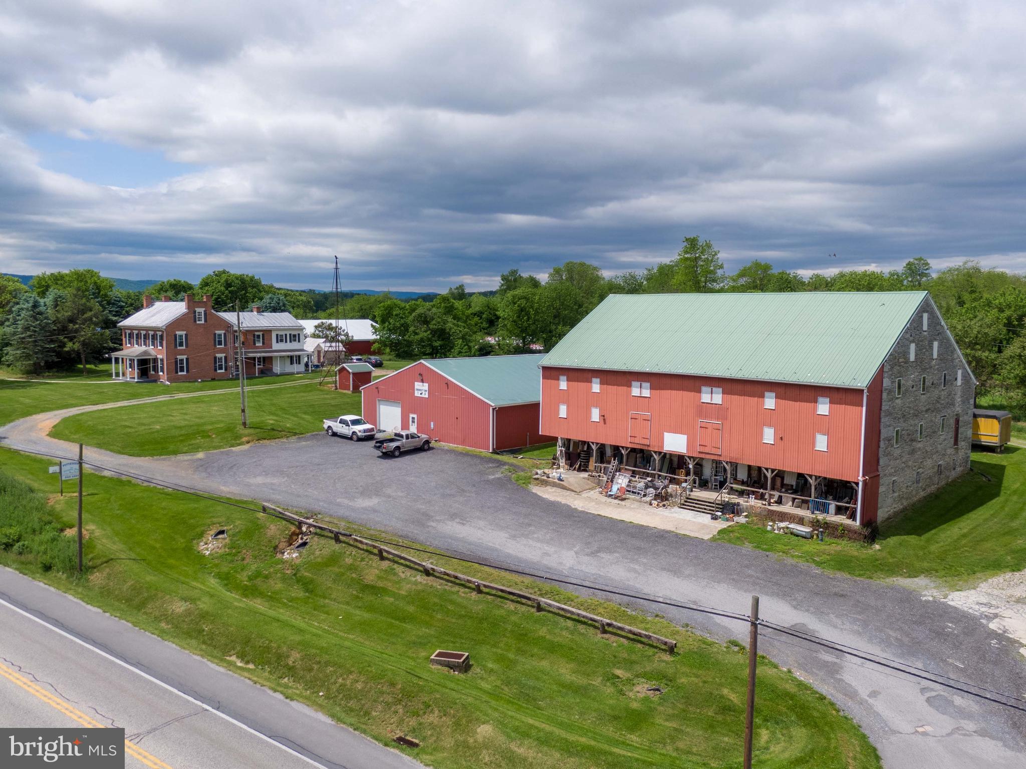 1554 HOLLY PIKE