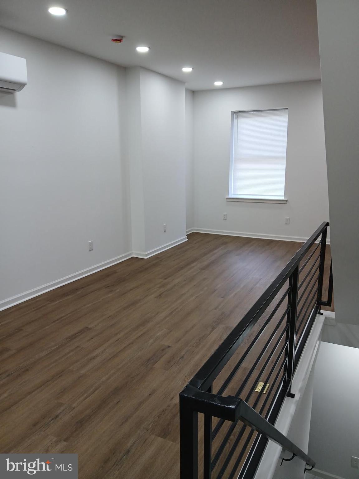 STRAWBERRY MANSION - Residential