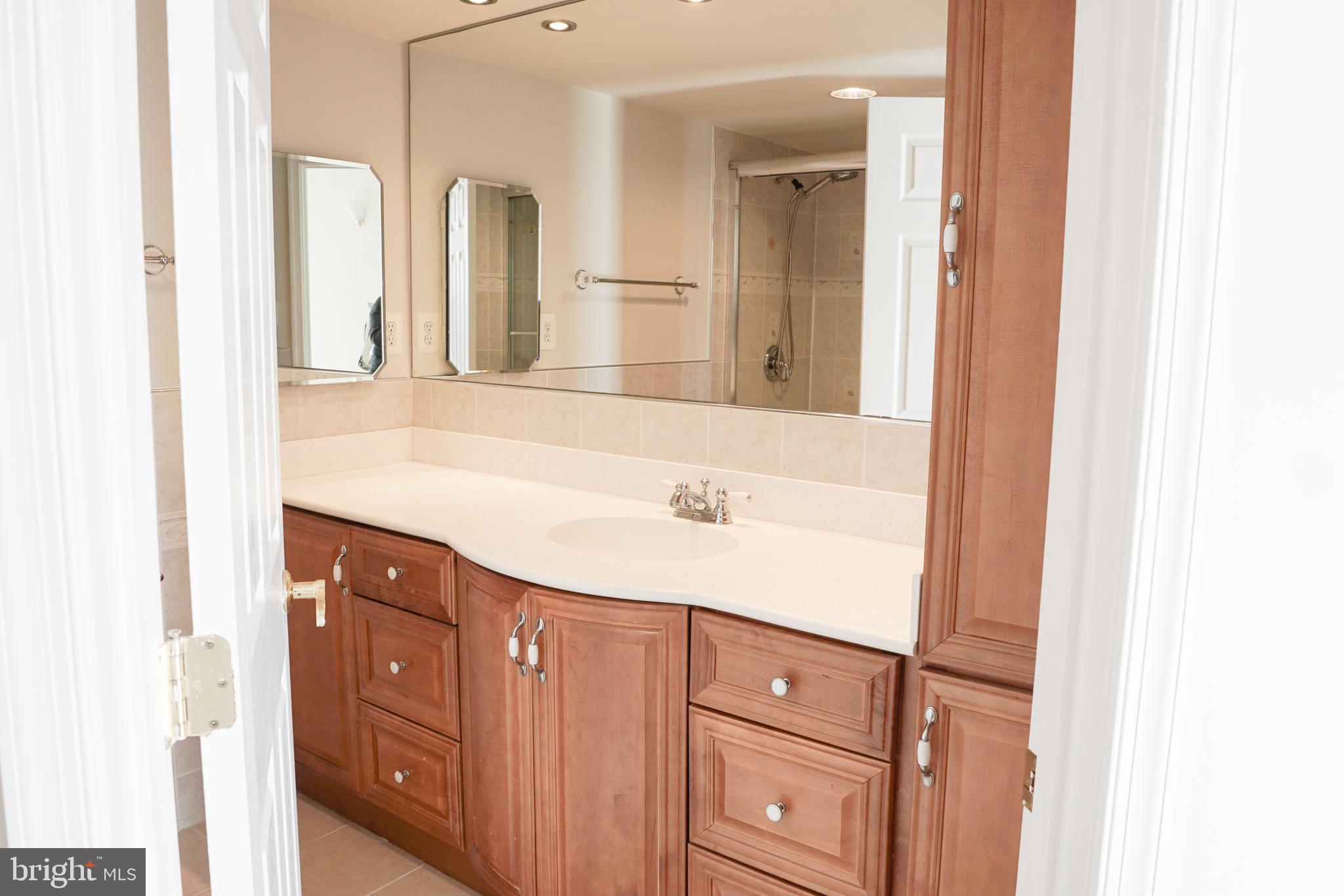 IDYLWOOD TOWERS CONDO - Residential