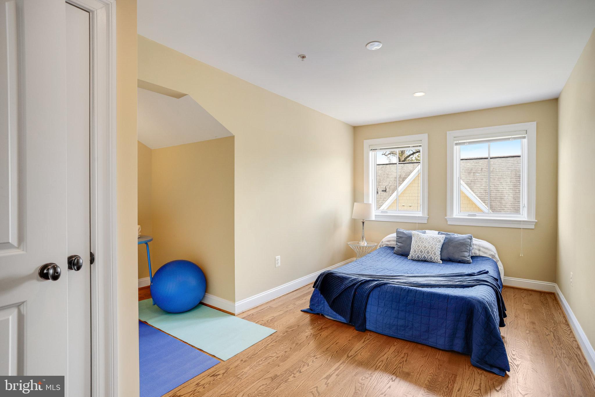 WOODSIDE - Residential