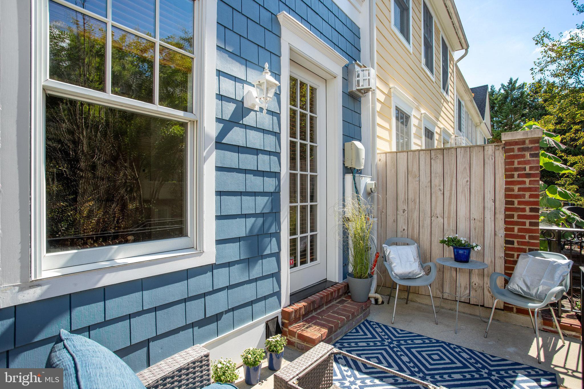 WOODSIDE - Residential