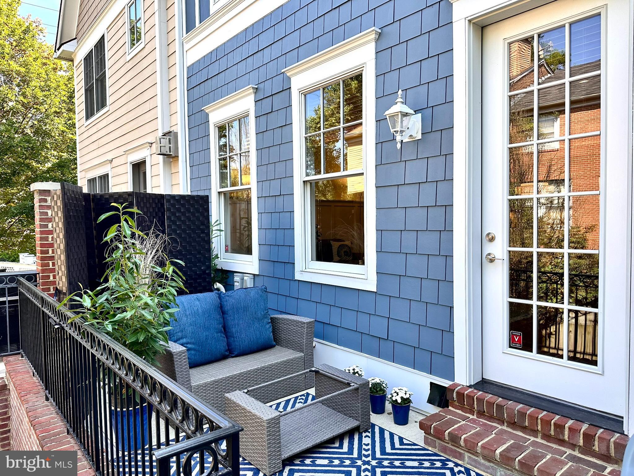 WOODSIDE - Residential