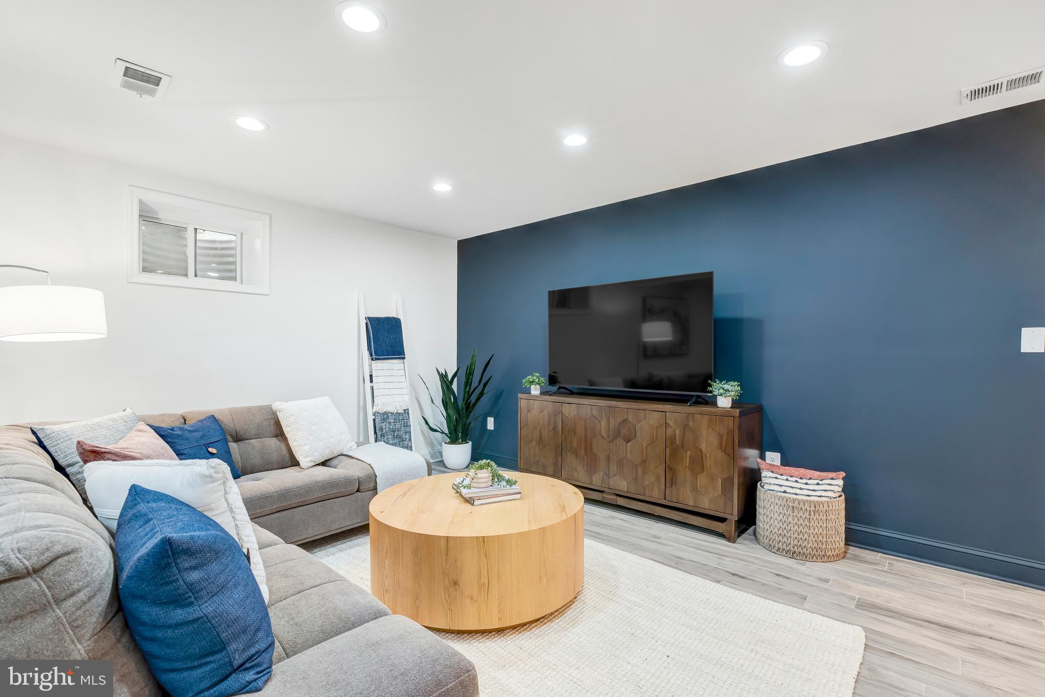 KINGS PARK WEST - Residential