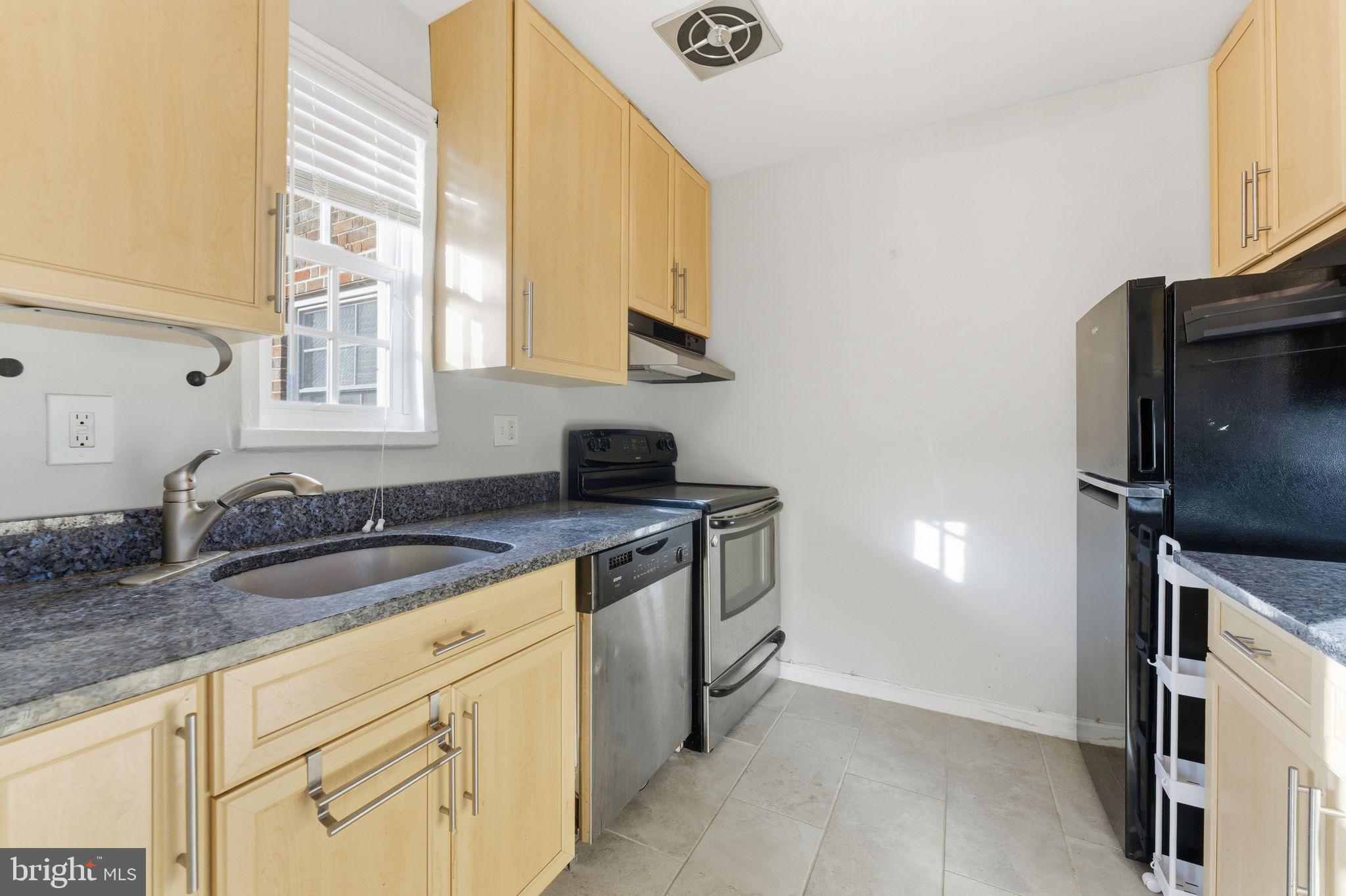 1718 W ABINGDON DRIVE 301