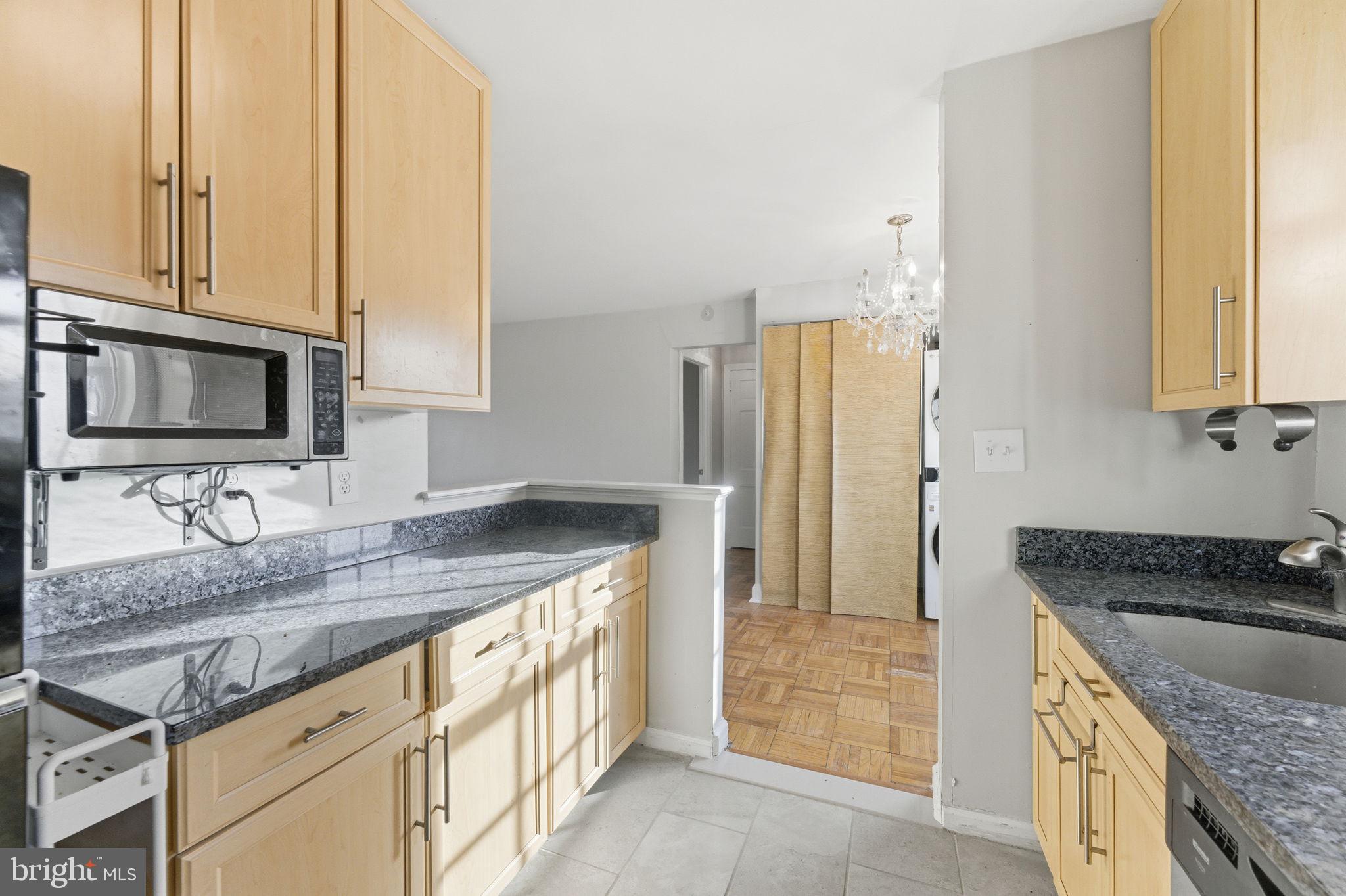 1718 W ABINGDON DRIVE 301