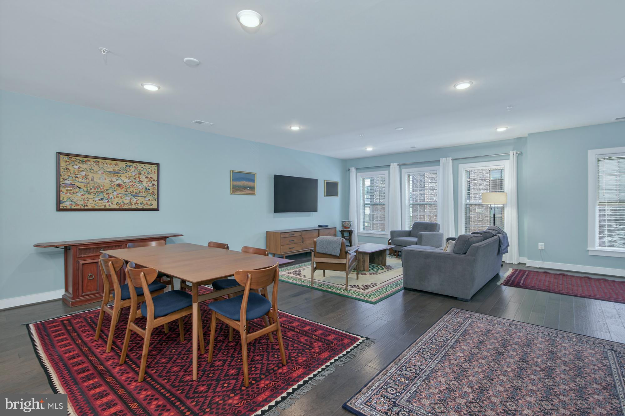 819 ROCKWELL AVENUE 819