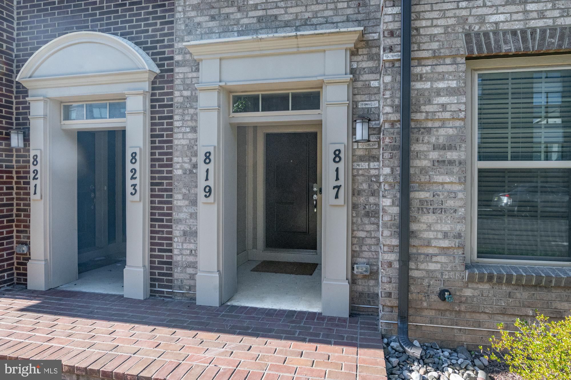 819 ROCKWELL AVENUE 819