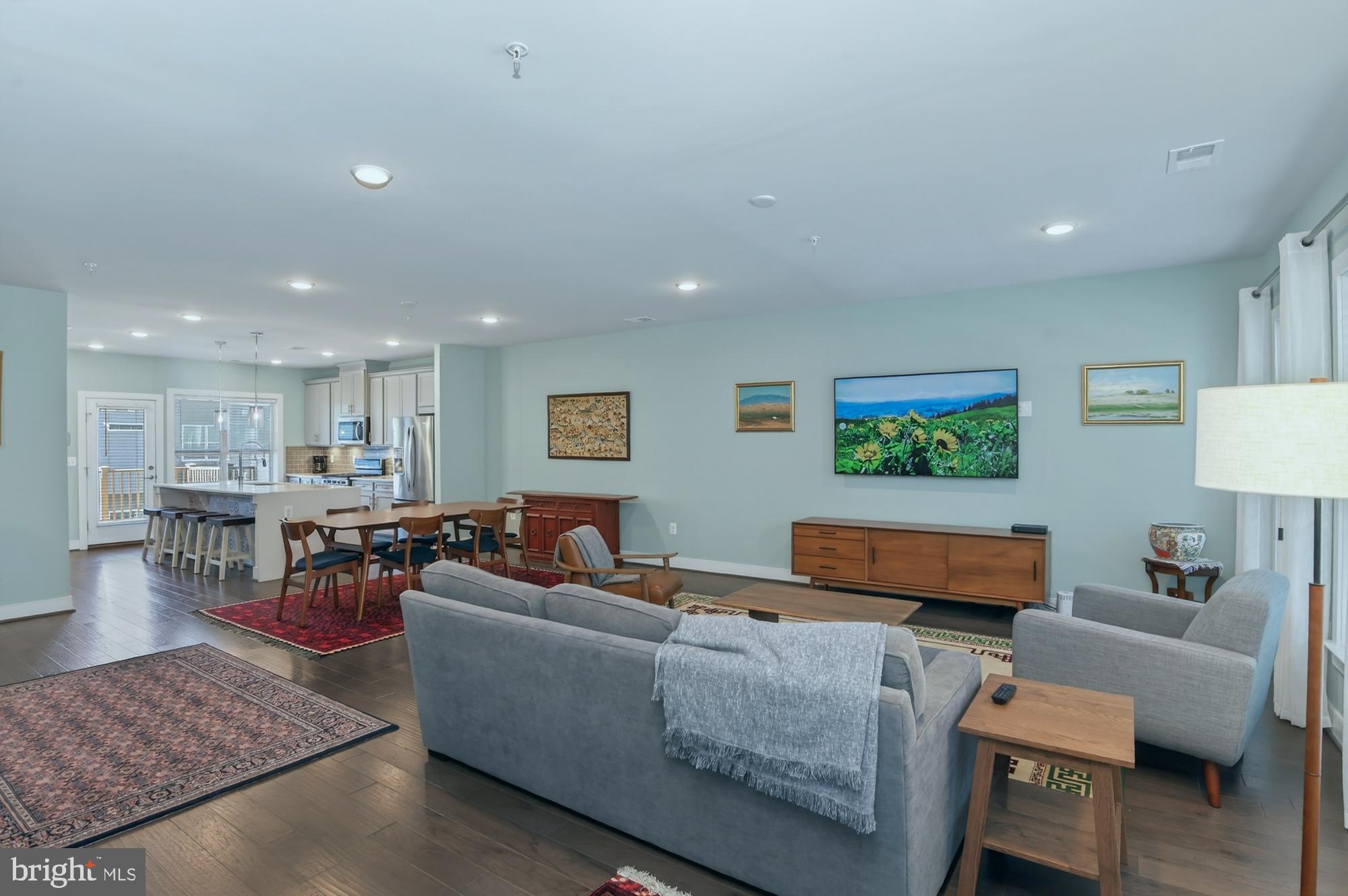 819 ROCKWELL AVENUE 819