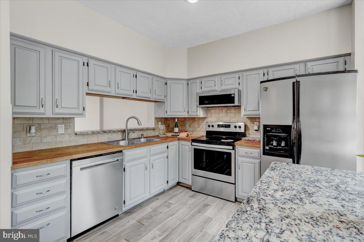 WINDING RIDGE - Residential