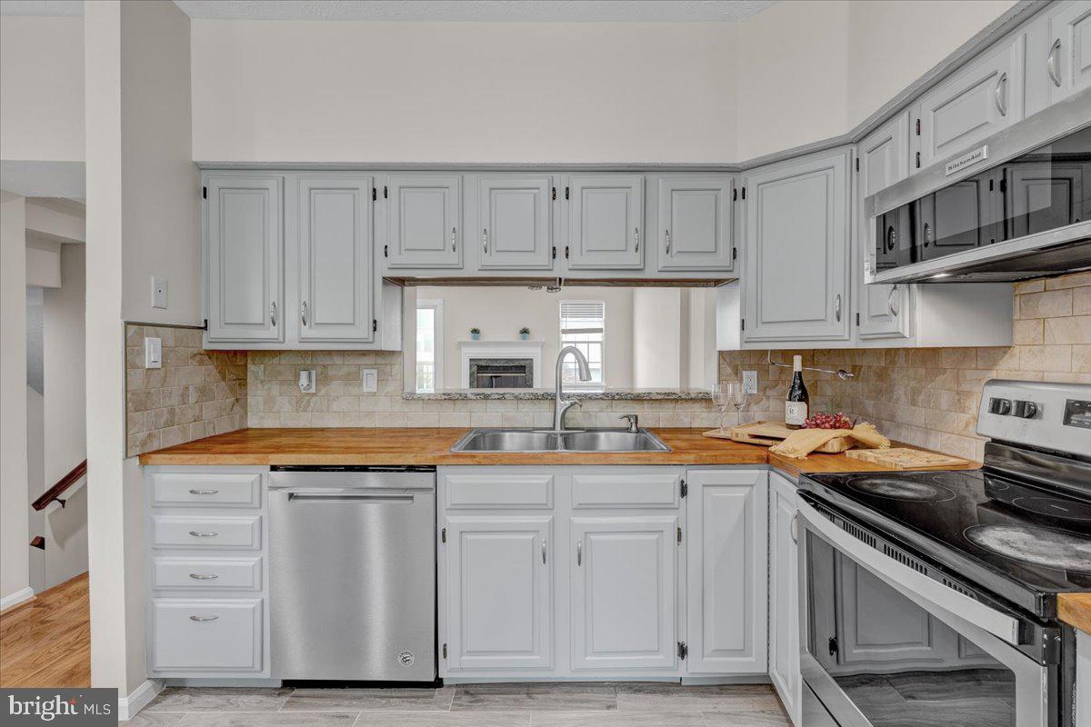 WINDING RIDGE - Residential