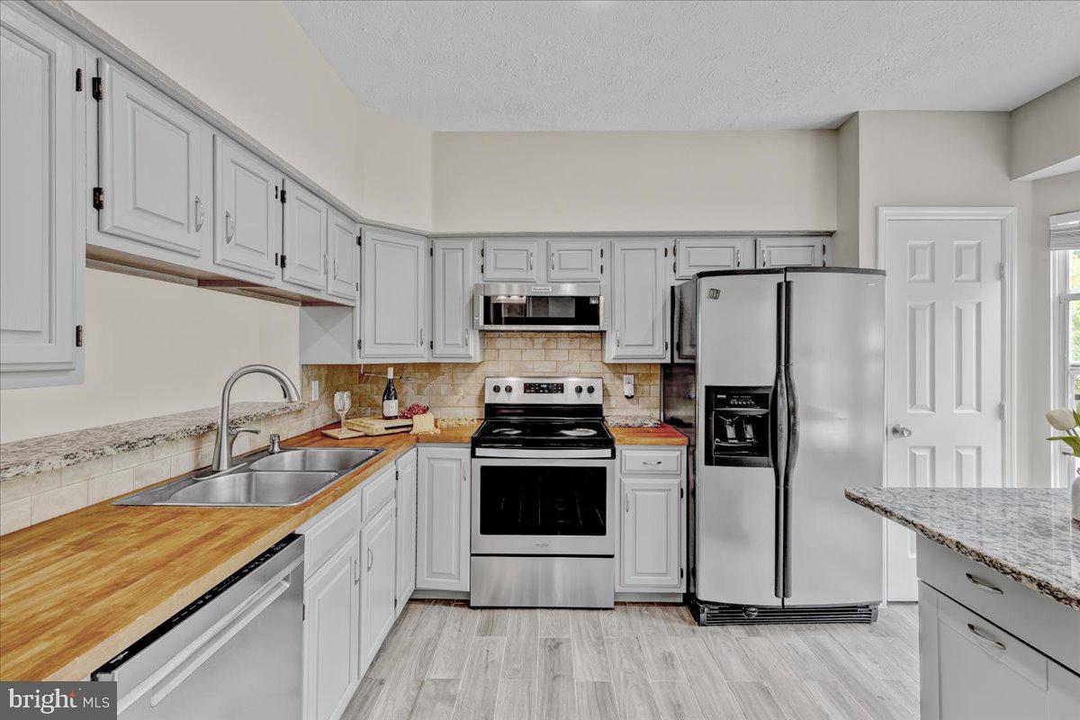 WINDING RIDGE - Residential