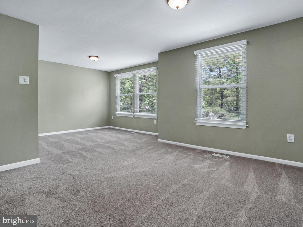 CHURCHILL TOWN - Residential Lease