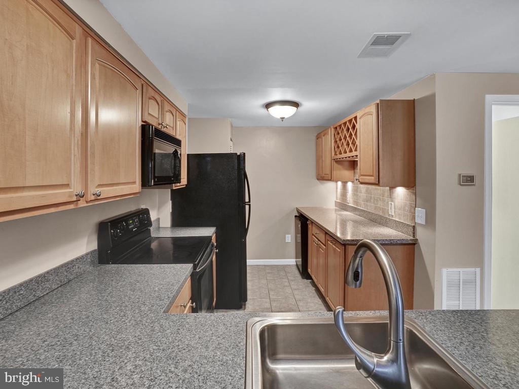 CHURCHILL TOWN - Residential Lease