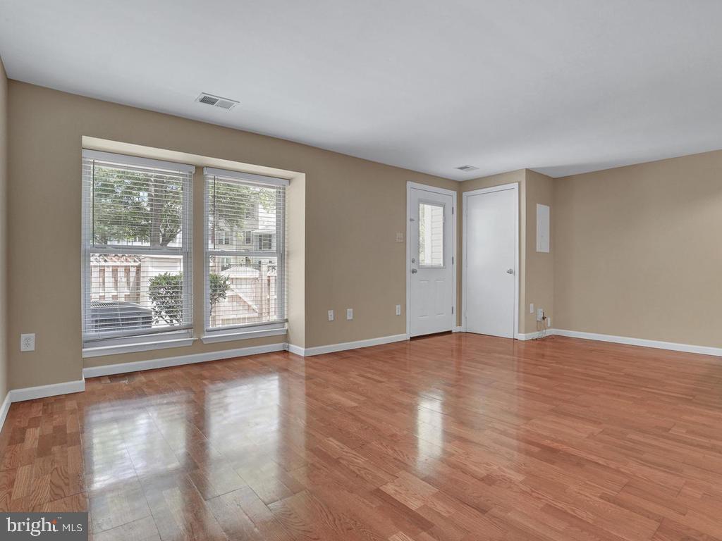 CHURCHILL TOWN - Residential Lease