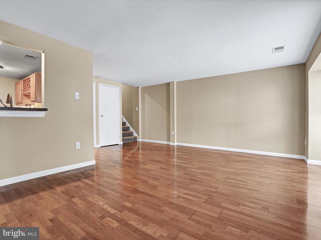 CHURCHILL TOWN - Residential Lease